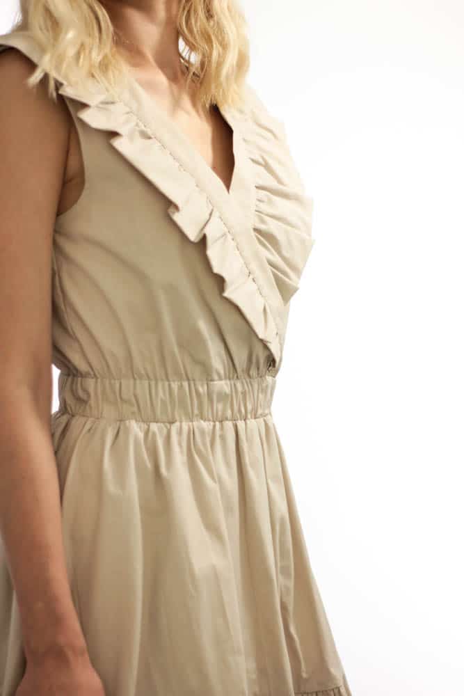 Prunella - rozkloszowana sukienka z zakładkowym dekoltem