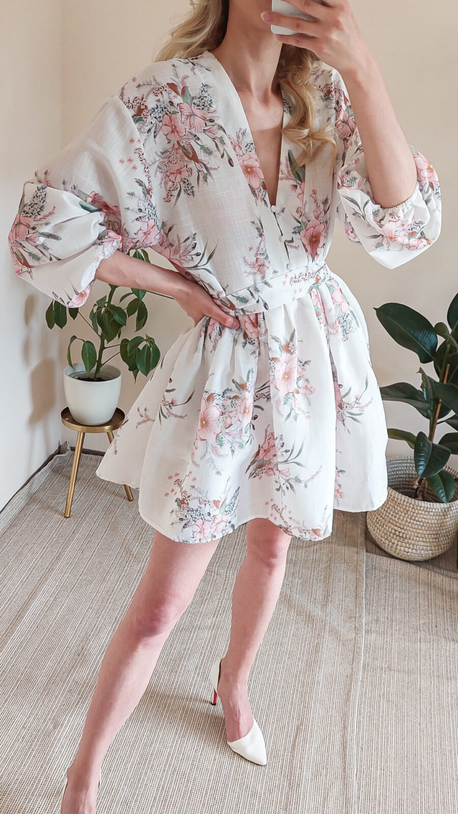 Daphne Flowers - rozkloszowana sukienka oversize wiązana w pasie
