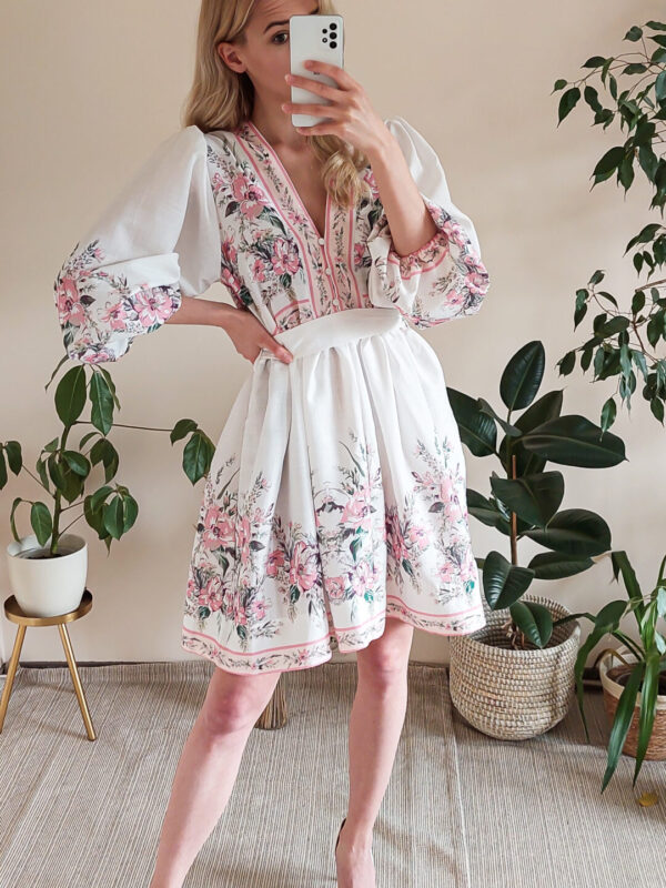 Daphne Pink - rozkloszowana sukienka z wiązaniem w pasie
