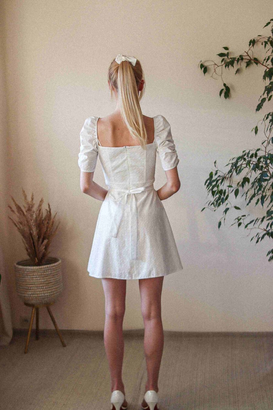 Betonica Short - ażurowa sukienka mini