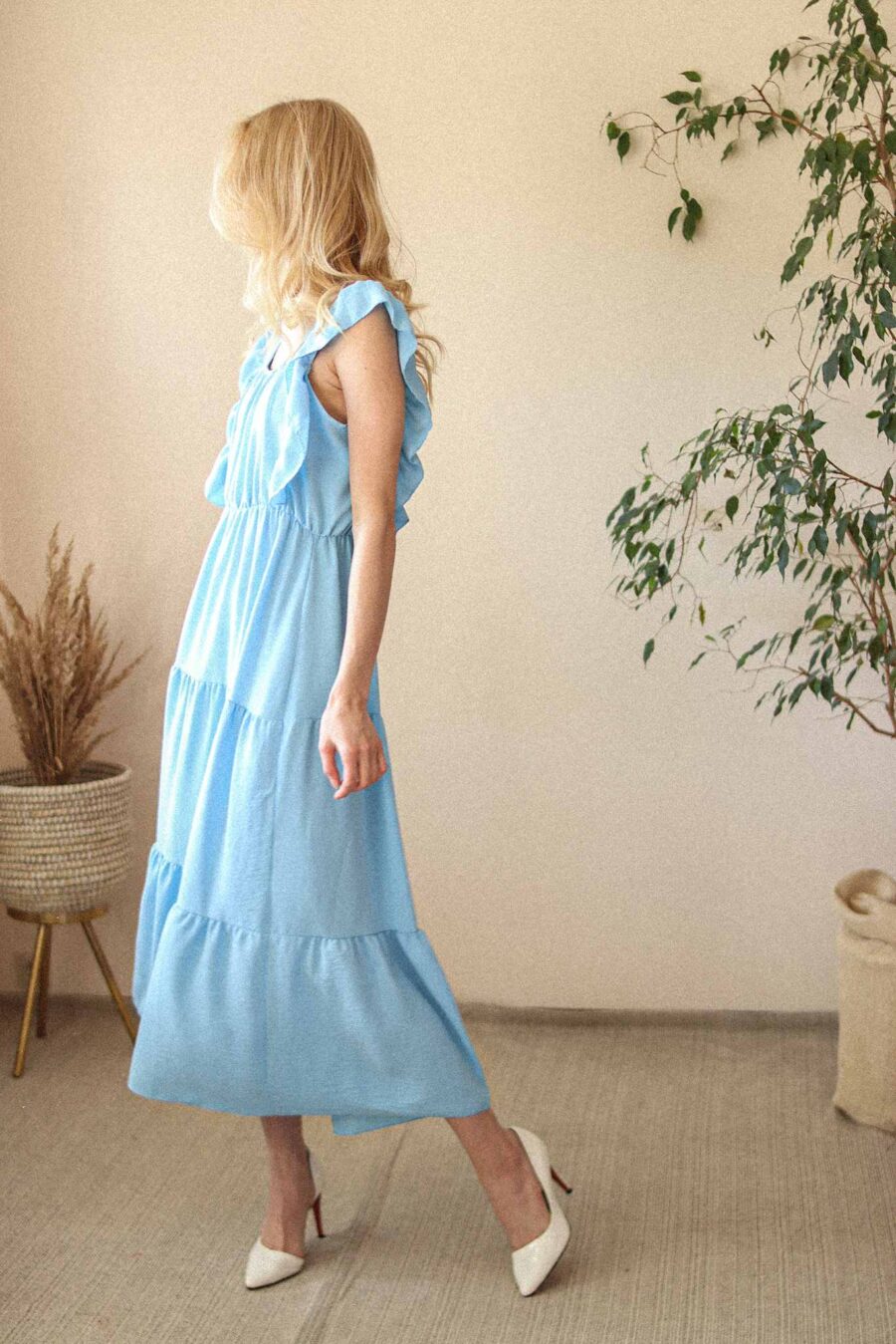 Urtica - sukienka midi z falbankami na ramiączkach