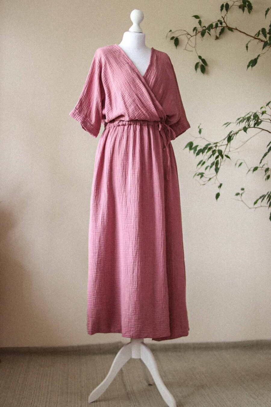 Zeostera muślin – sukienka ze ściągaczem w talii