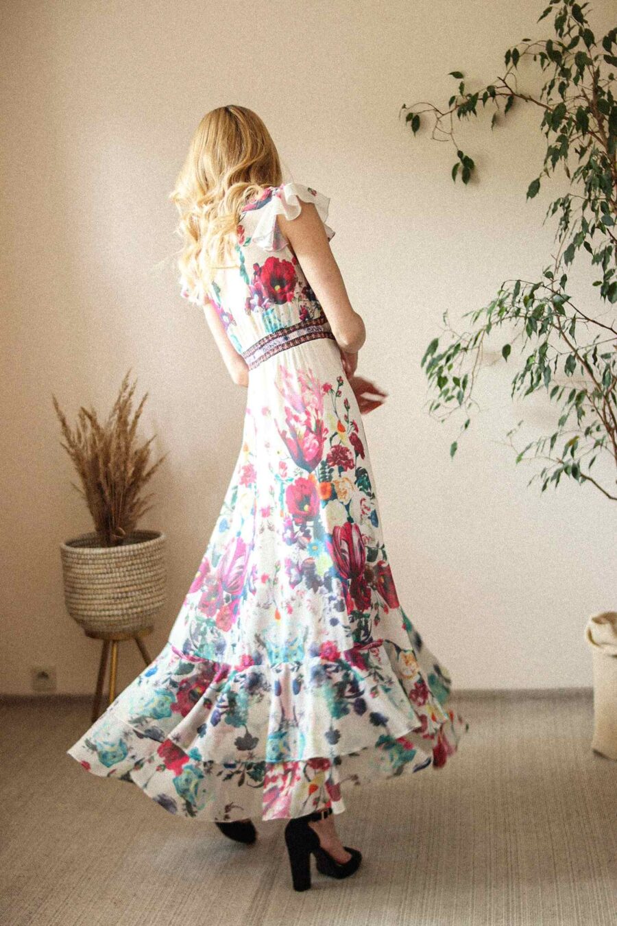 Rosa - długa sukienka z guzikami w kwiaty