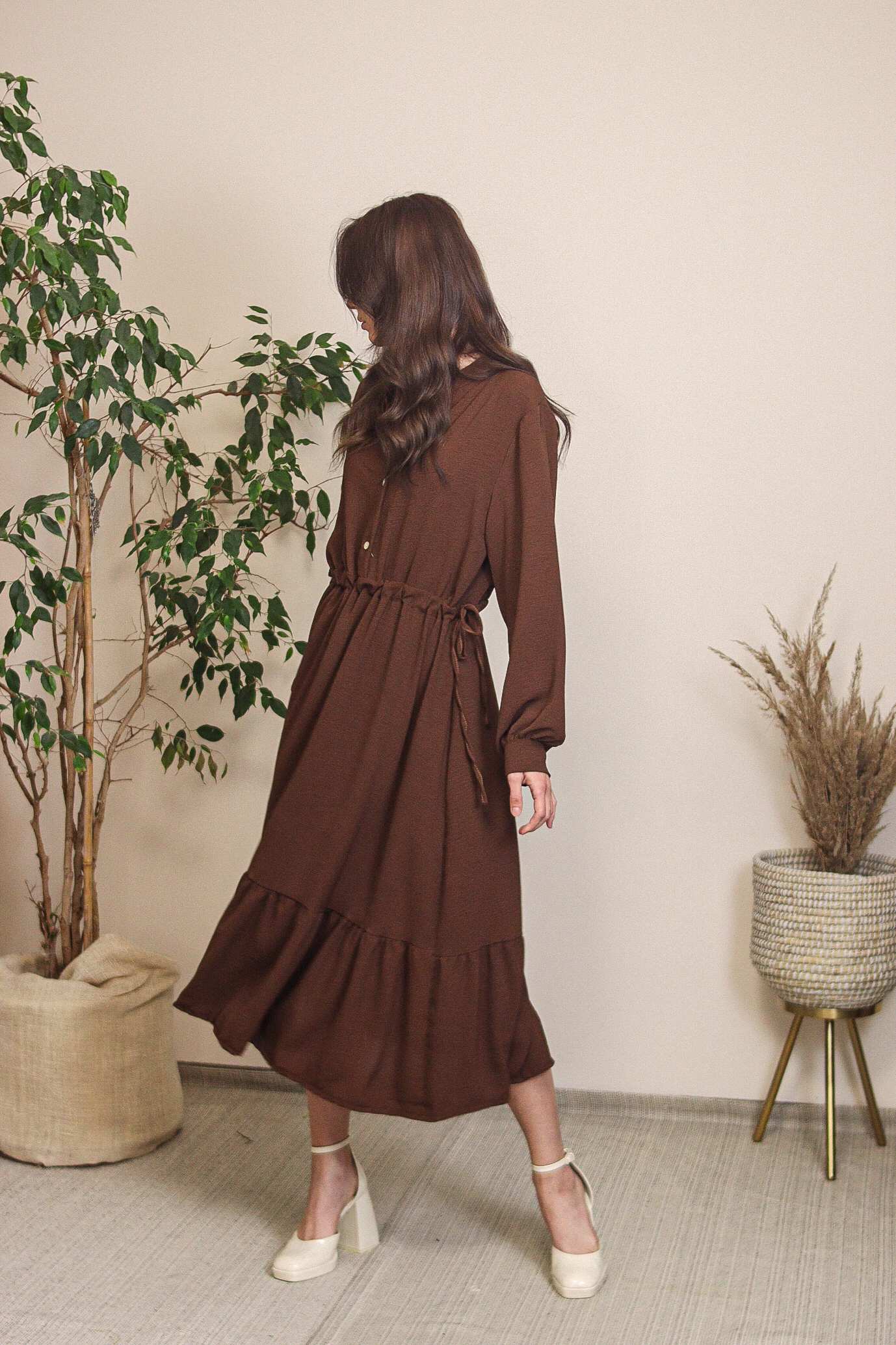 Brassica - długa sukienka z troczkami w pasie