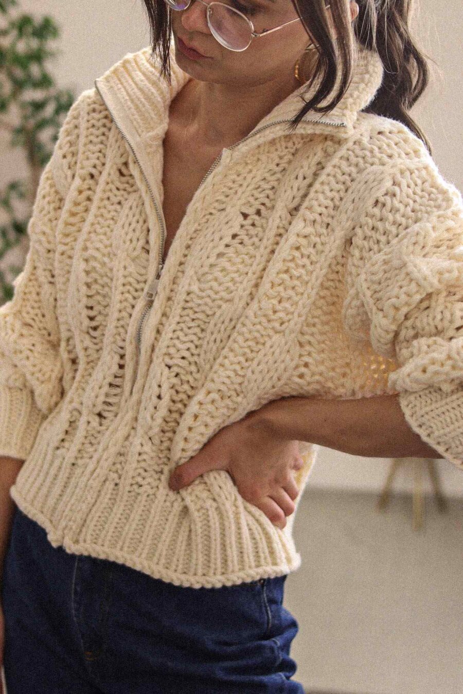 Tussilago - zapinany sweter o grubym splocie