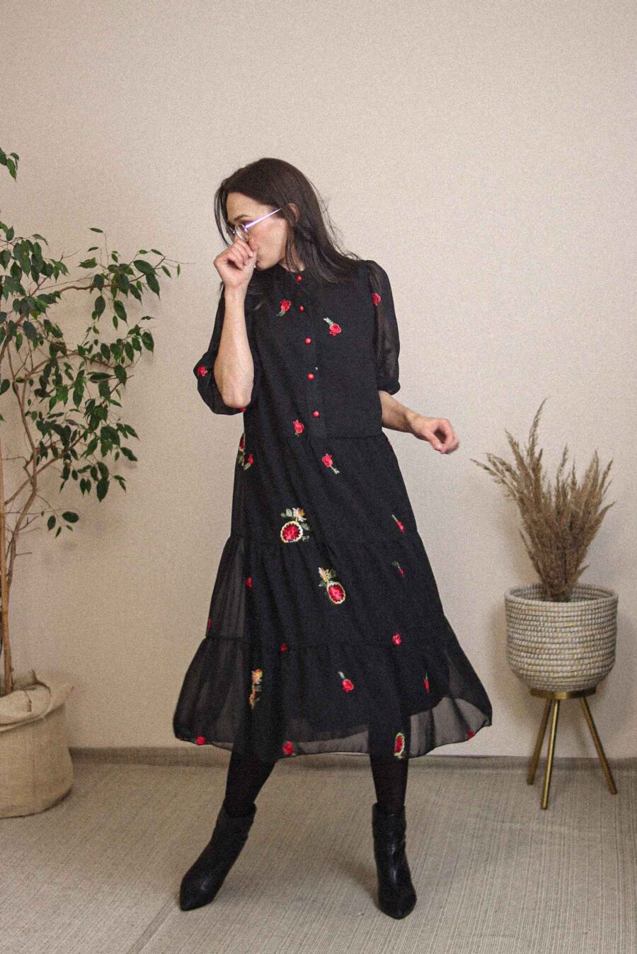 Setaria - szyfonowa sukienka z haftami