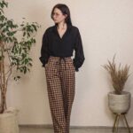 Sesleria - bluzka z kołnierzem i ażurowymi rękawami