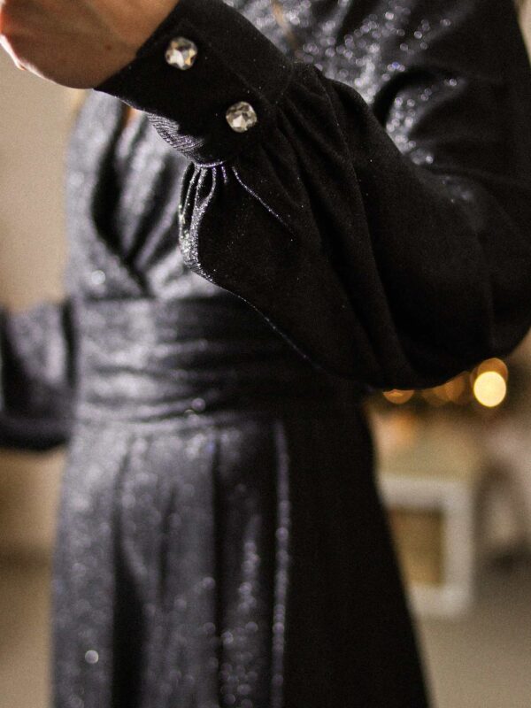 Agave - brokatowa sukienka maxi z zakładkowym dekoltem