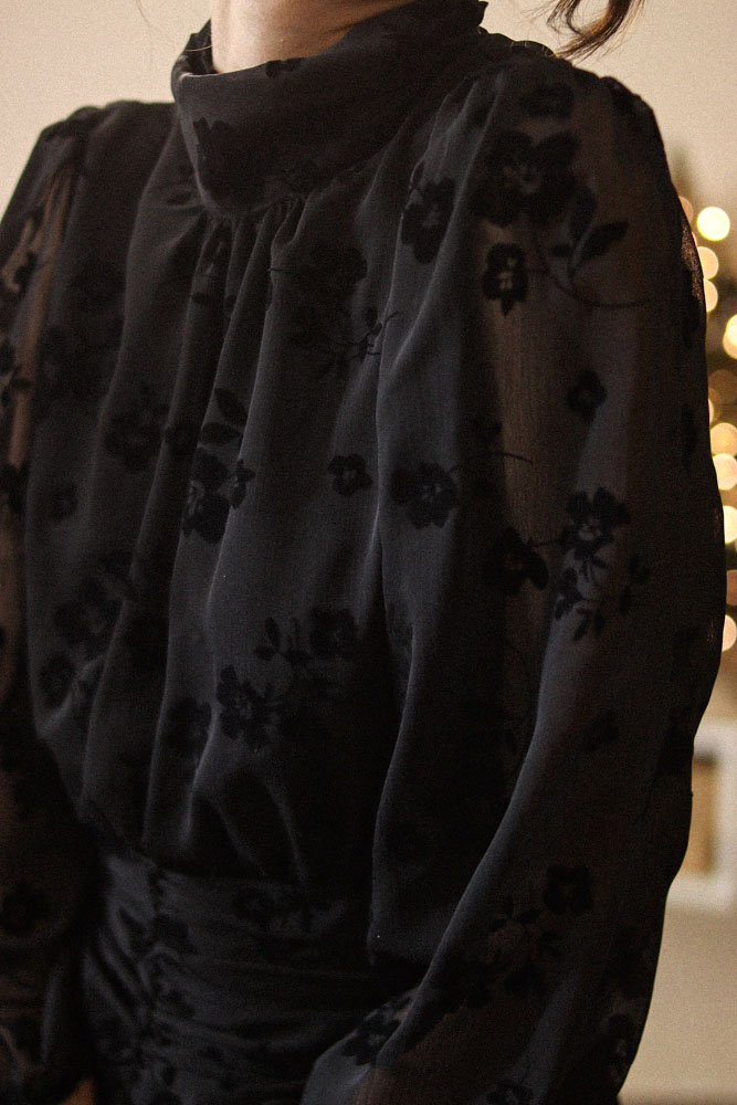 Alcea - szyfonowa sukienka w welurowe kwiaty