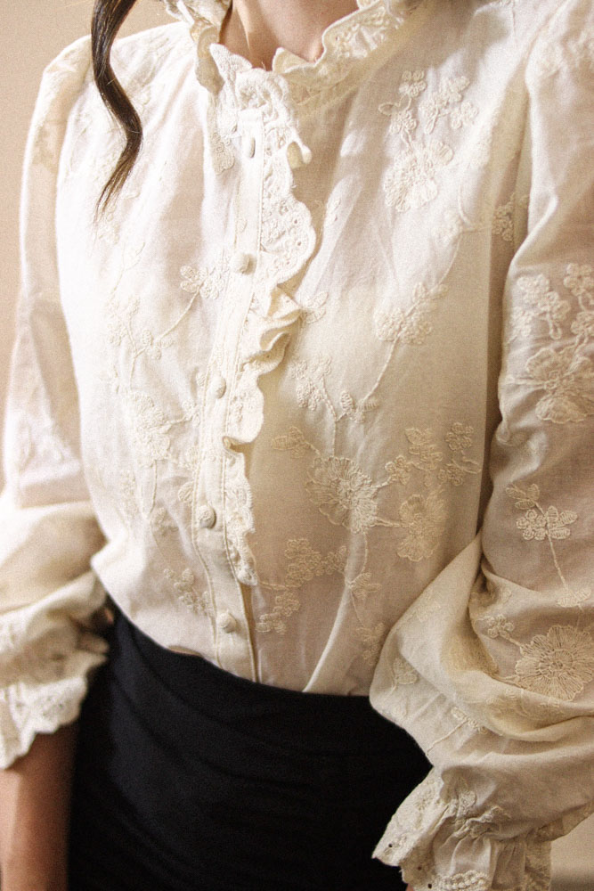 Polygala - beżowa, bawełniana koszula z haftami