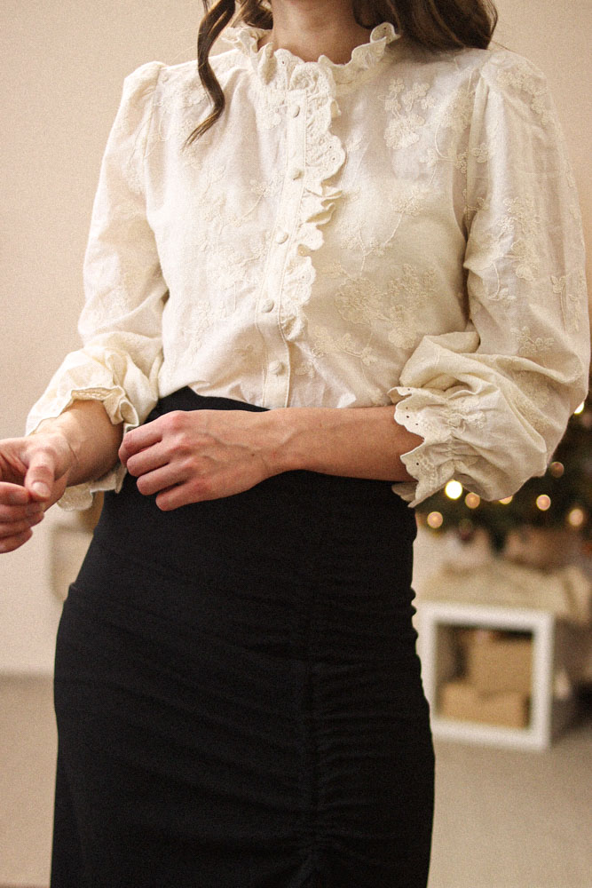 Polygala - beżowa, bawełniana koszula z haftami