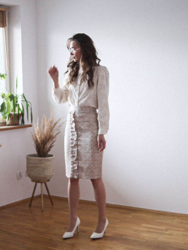 Sorbaria - żakardowa, ołówkowa spódnica z falbaną