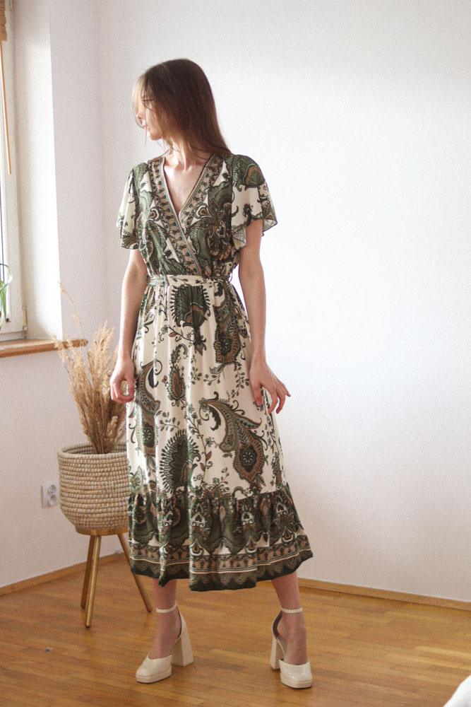 Montia - wiskozowa sukienka we wzory z zakładkowym dekoltem