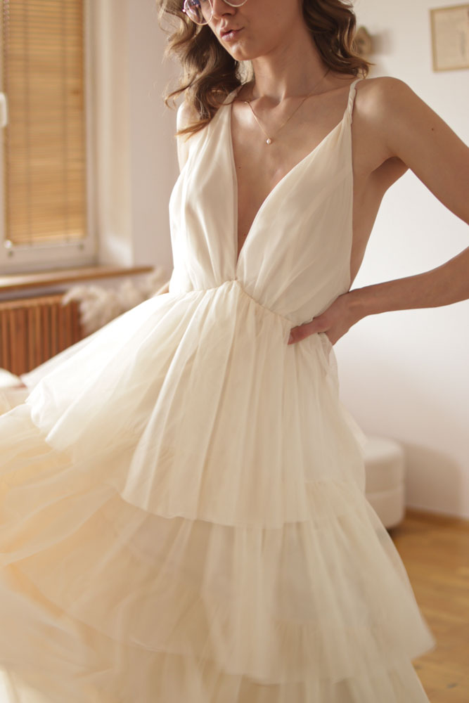 Aira - długa, tiulowa sukienka z głębokim dekoltem-03 Aira - długa, tiulowa sukienka z głębokim dekoltem