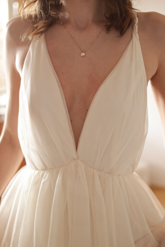 Aira - długa, tiulowa sukienka z głębokim dekoltem-04 Aira - długa, tiulowa sukienka z głębokim dekoltem