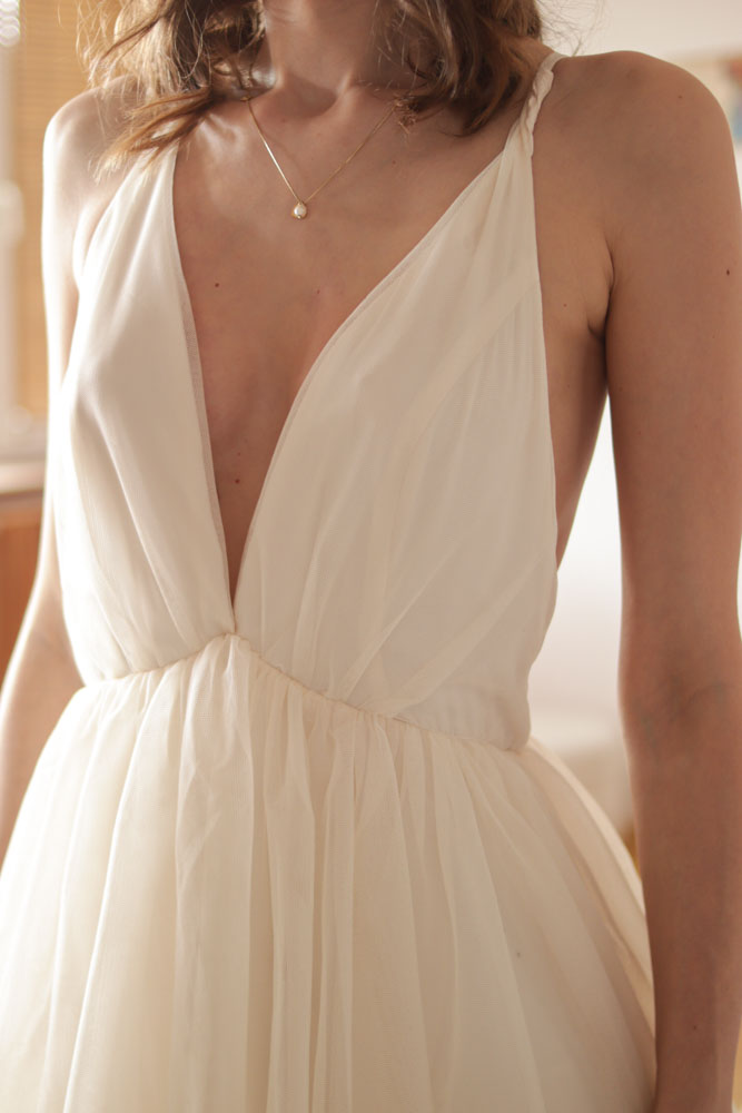 Aira - długa, tiulowa sukienka z głębokim dekoltem-05 Aira - długa, tiulowa sukienka z głębokim dekoltem