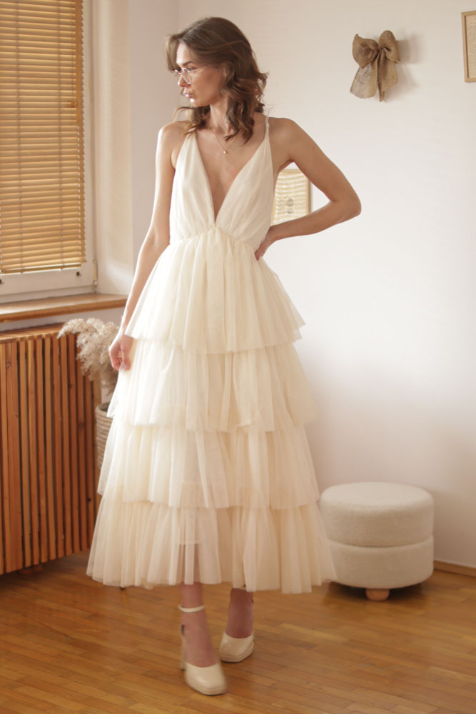 Aira - długa, tiulowa sukienka z głębokim dekoltem-06 Aira - długa, tiulowa sukienka z głębokim dekoltem