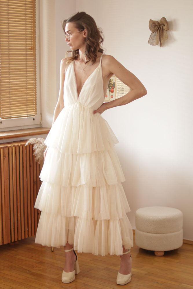 Aira - długa, tiulowa sukienka z głębokim dekoltem-07 Aira - długa, tiulowa sukienka z głębokim dekoltem