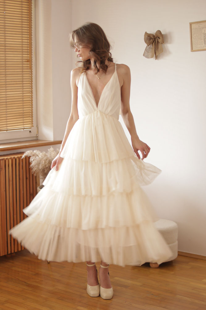 Aira - długa, tiulowa sukienka z głębokim dekoltem-08 Aira - długa, tiulowa sukienka z głębokim dekoltem