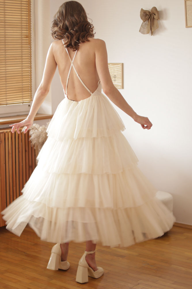 Aira - długa, tiulowa sukienka z głębokim dekoltem-09 Aira - długa, tiulowa sukienka z głębokim dekoltem