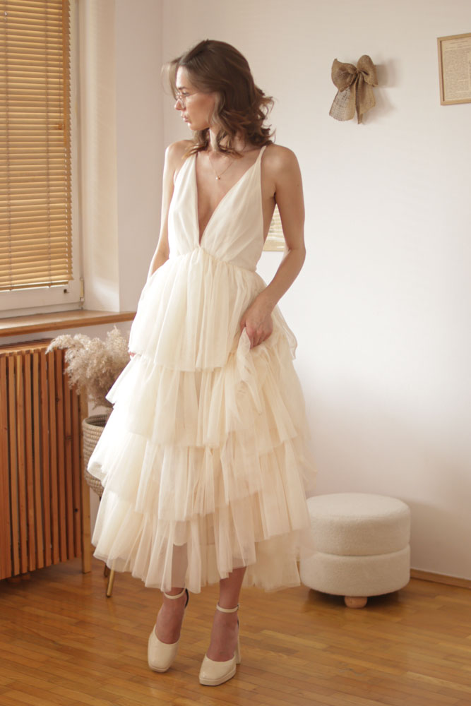 Aira - długa, tiulowa sukienka z głębokim dekoltem-10 Aira - długa, tiulowa sukienka z głębokim dekoltem