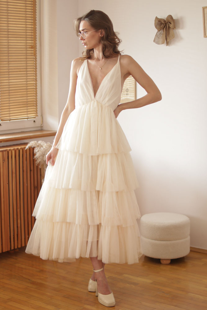 Aira - długa, tiulowa sukienka z głębokim dekoltem-12 Aira - długa, tiulowa sukienka z głębokim dekoltem