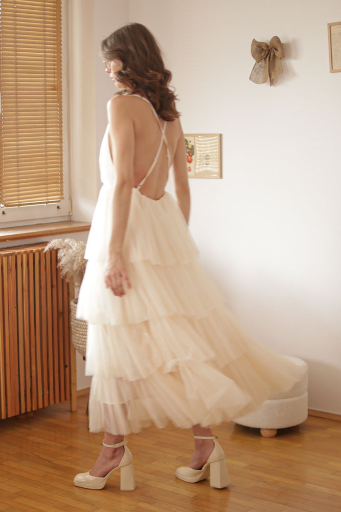 Aira - długa, tiulowa sukienka z głębokim dekoltem-15 Aira - długa, tiulowa sukienka z głębokim dekoltem