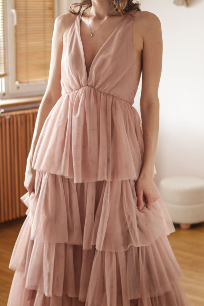 Aira - długa, tiulowa sukienka z głębokim dekoltem-19 Aira - długa, tiulowa sukienka z głębokim dekoltem