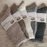 Berberis - wełniane, prążkowane skarpetki (wełna merino 88%)