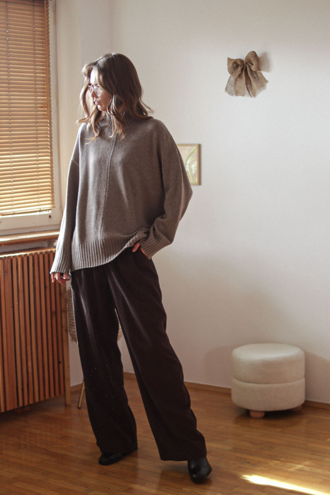 Campsis - oversizowy sweter z półgolfem (80% wełna)-01