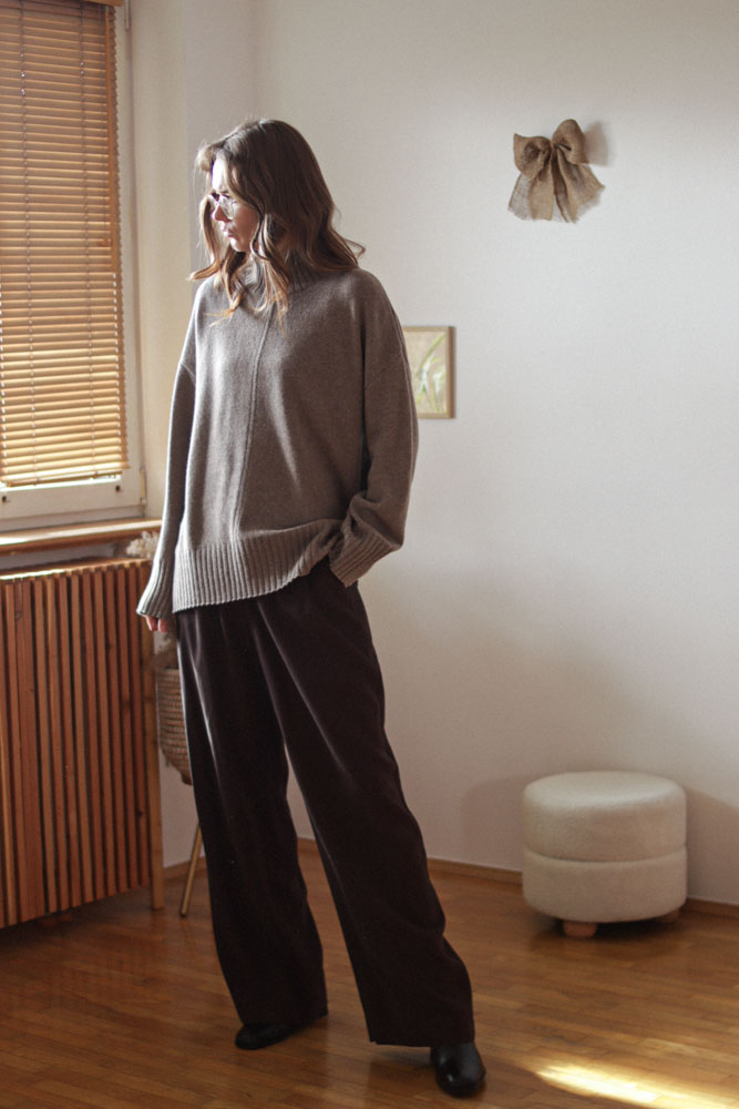 Campsis - oversizowy sweter z półgolfem (80% wełna)-02