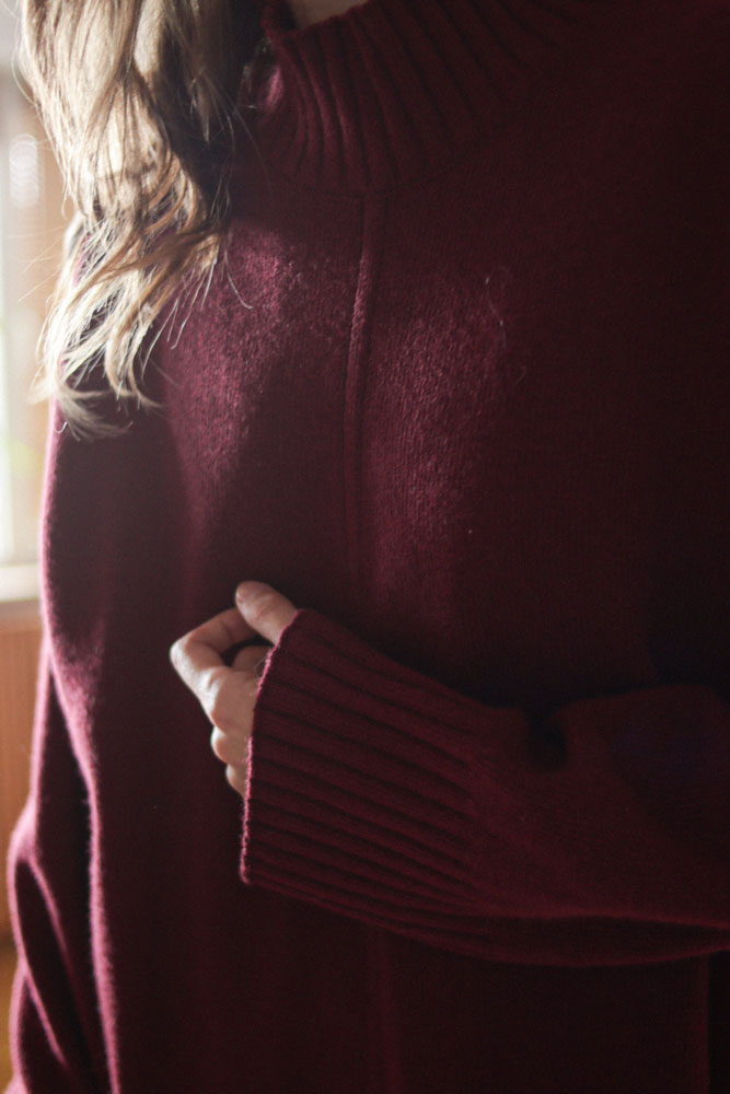 Campsis - oversizowy sweter z półgolfem (80% wełna)-09