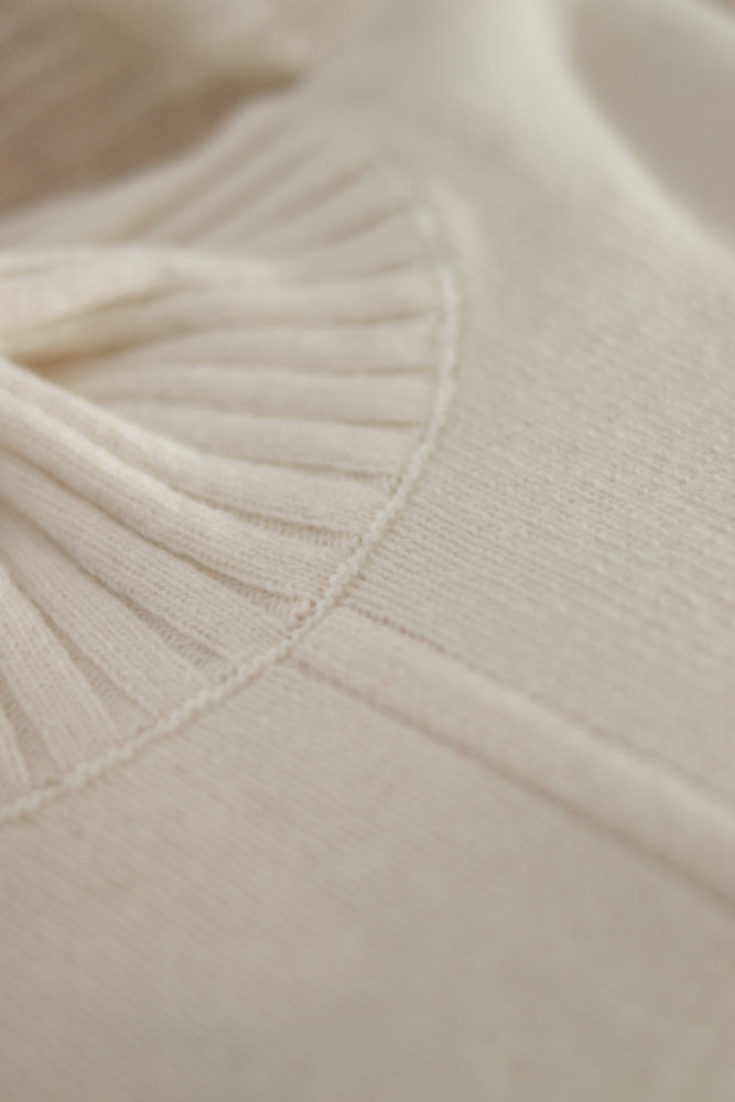 Campsis - oversizowy sweter z półgolfem (80% wełna)-1-2