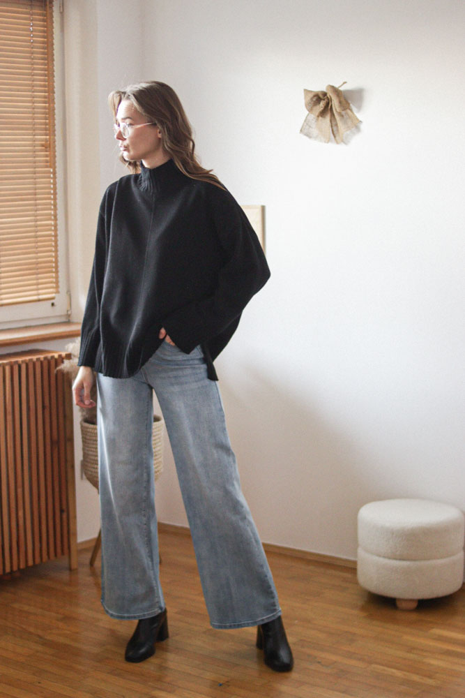 Campsis - oversizowy sweter z półgolfem (80% wełna)-1