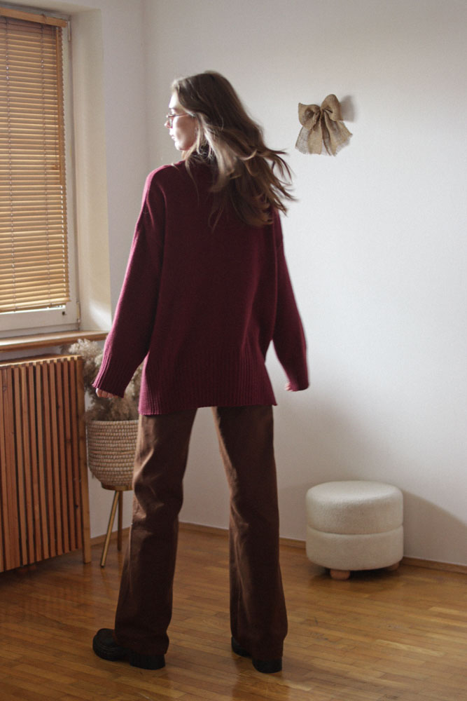 Campsis - oversizowy sweter z półgolfem (80% wełna)-13