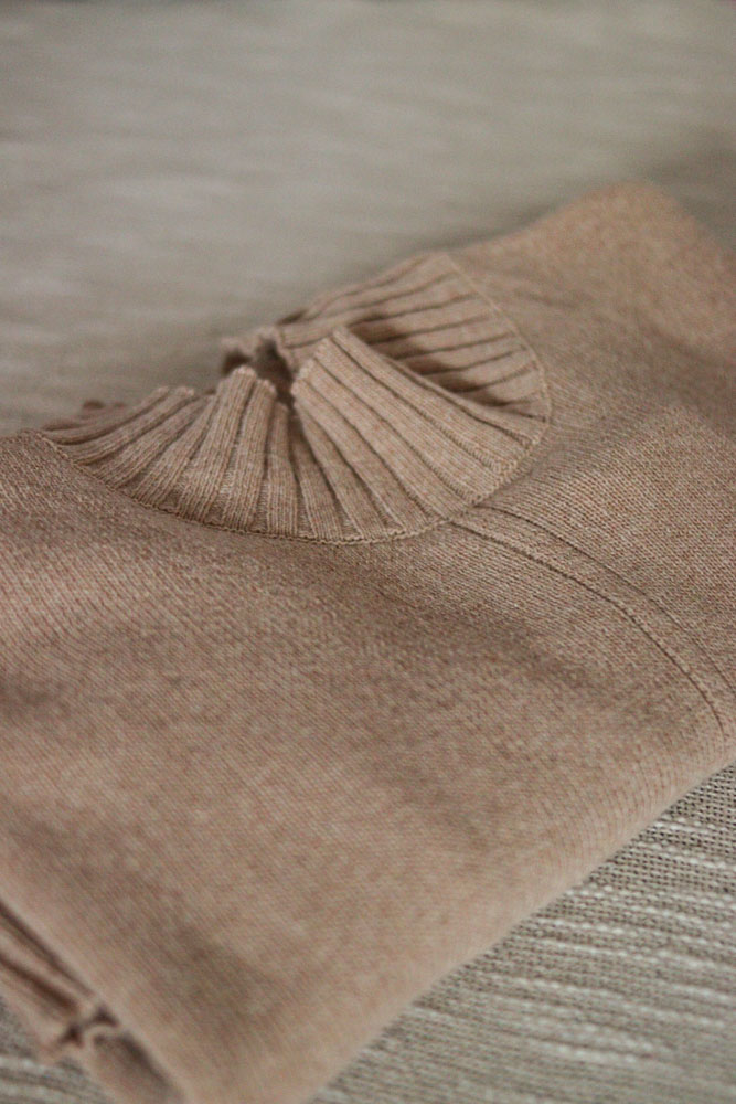 Campsis - oversizowy sweter z półgolfem (80% wełna)-3