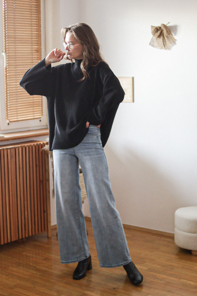 Campsis - oversizowy sweter z półgolfem (80% wełna)-3