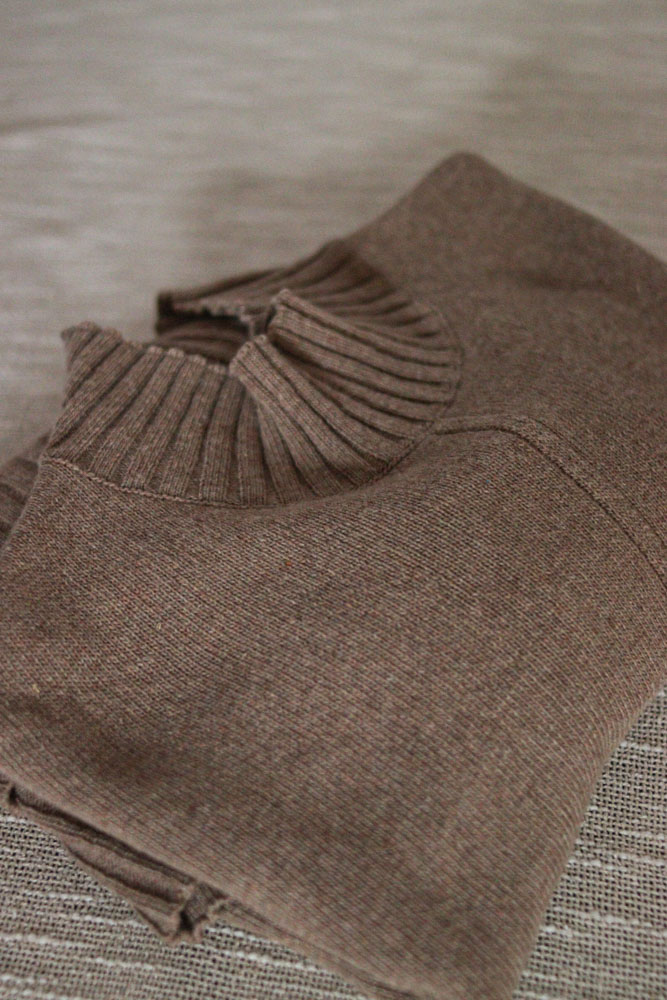 Campsis - oversizowy sweter z półgolfem (80% wełna)-4