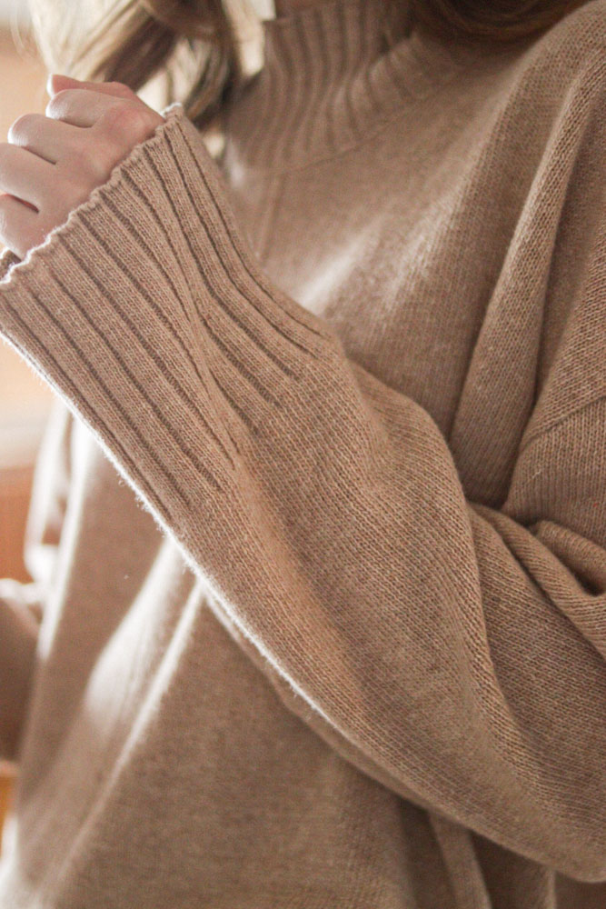 Campsis - oversizowy sweter z półgolfem (80% wełna)-9