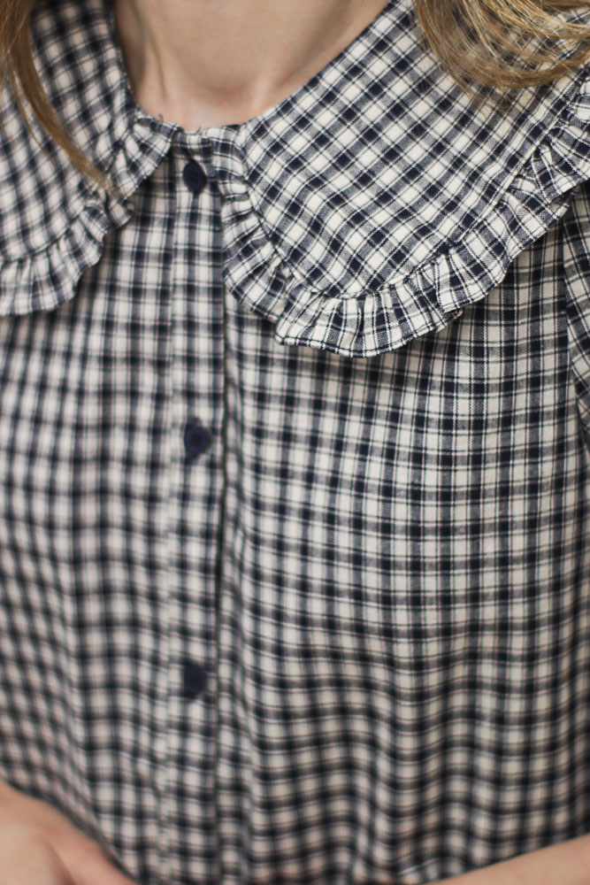 Callitriche - krótka sukienka w kratkę z ozdobnym kołnierzykiem -7 Callitriche - krótka sukienka w kratkę z ozdobnym kołnierzykiem