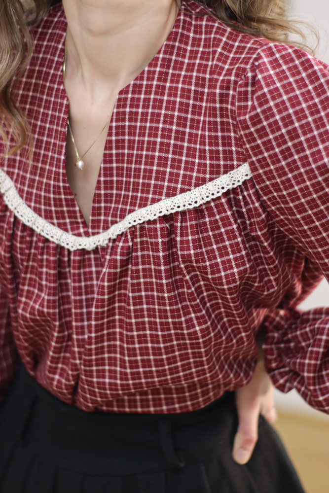 Cephaelis - luźna bluzka z koronkowymi wstawkami-04