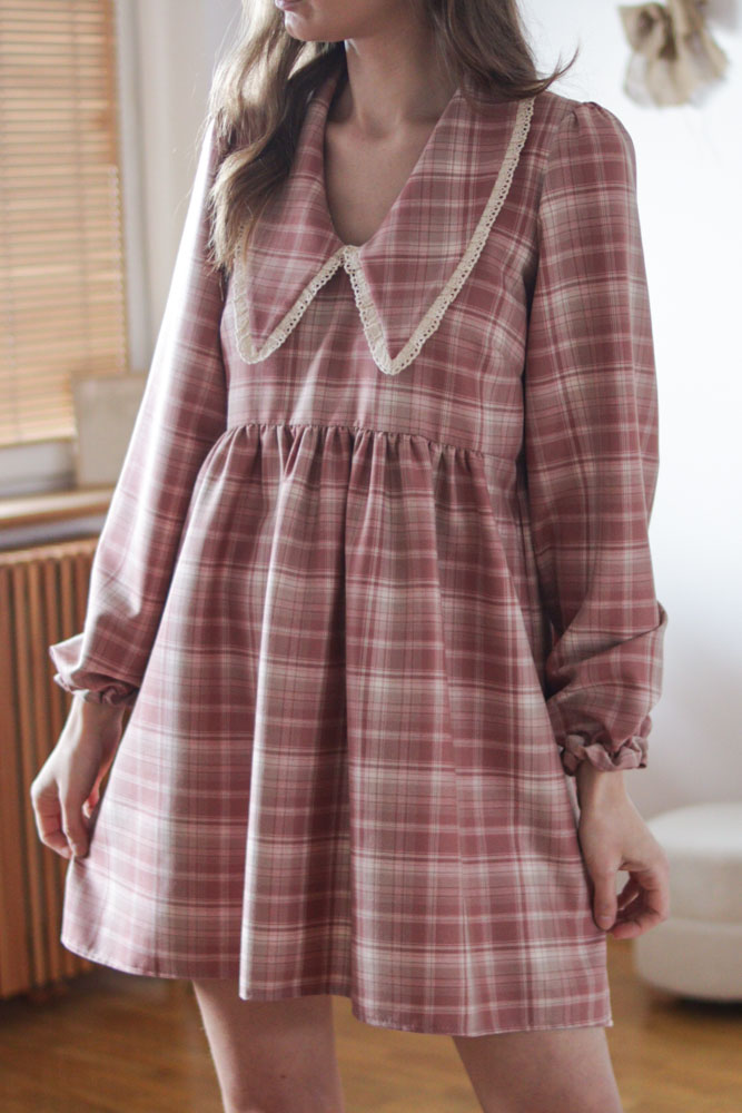 Ceiba PINK DRESS - luźna, krótka sukienka z ozdobnym kołnierzem-09