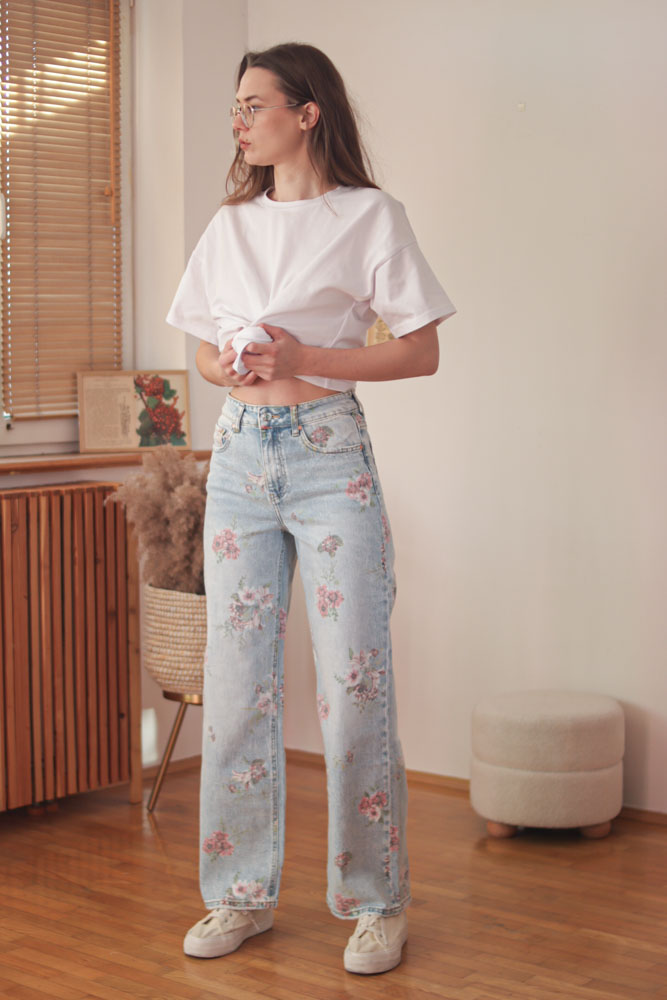 Torilis - jasne jeansy w kwiaty-02