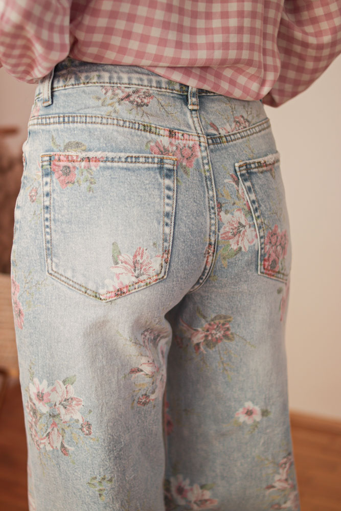 Torilis - jasne jeansy w kwiaty-15
