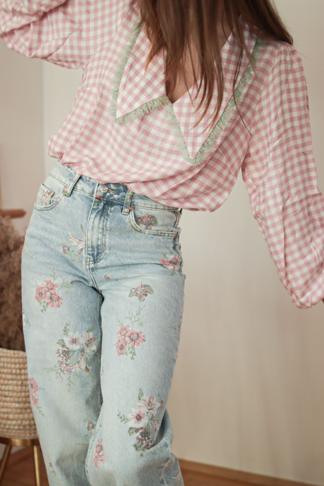 Torilis - jasne jeansy w kwiaty-19