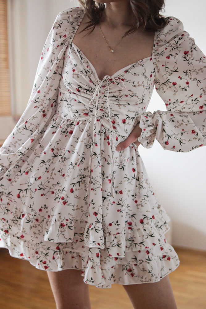 Aberia - krótka sukienka z marszczeniami przy biuście w kwiatki-06