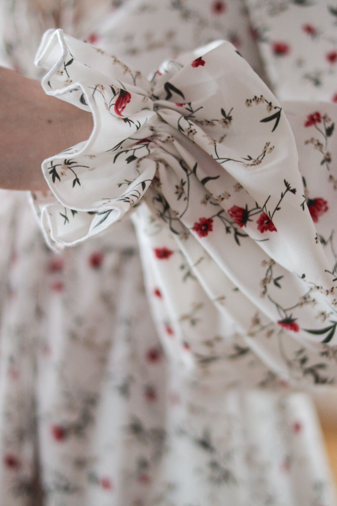 Aberia - krótka sukienka z marszczeniami przy biuście w kwiatki-08