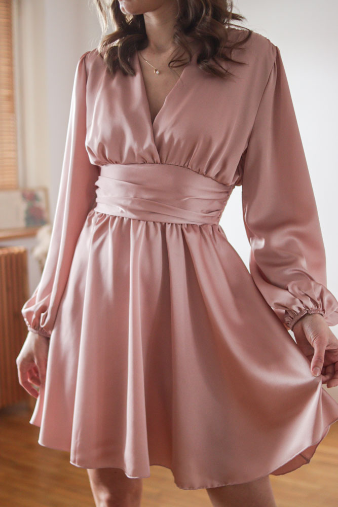 Perilla – satynowa sukienka z bufiastymi rękawami-20