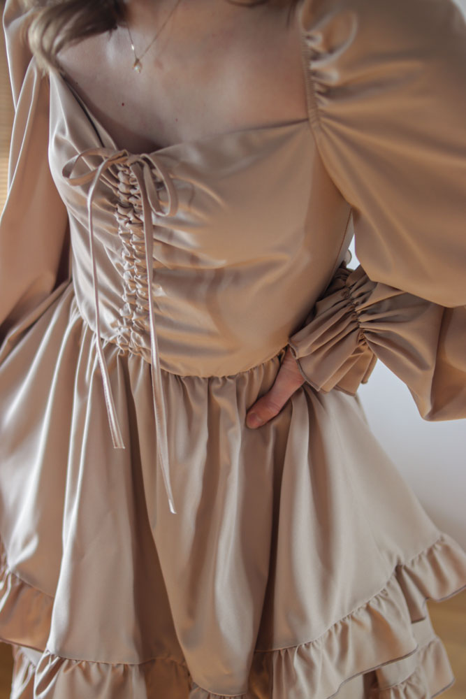 Yania – krótka sukienka z marszczeniami przy biuście-11