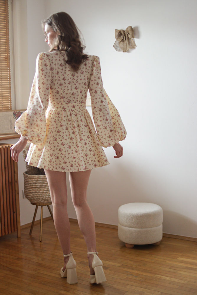 Zoysia - bawełniana, krótka sukienka z kołnierzem w kwiatki-05